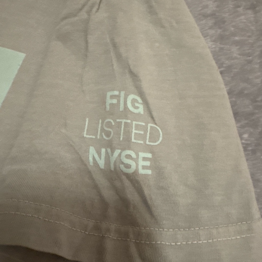 Comfort Colors FIG Listed NYSE Graphic Tee – Small – Gray